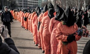 “Düşmanı Kafese Tıkmak”