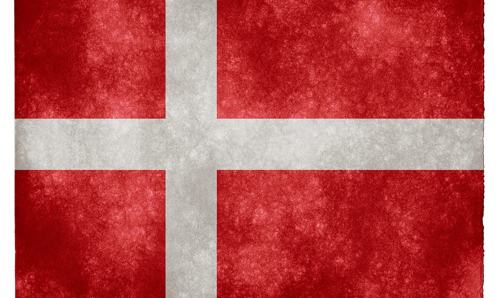 Danimarka'da Yaşlı Çift, Market Otoparkında Müslüman Kadına Saldırdı