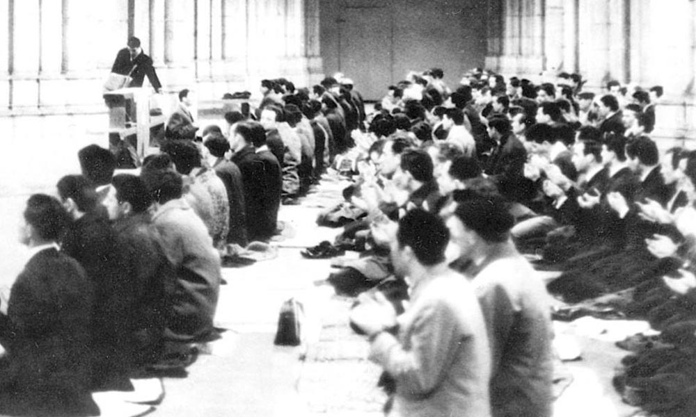 Köln'de bayram namazı Avrupada bayram