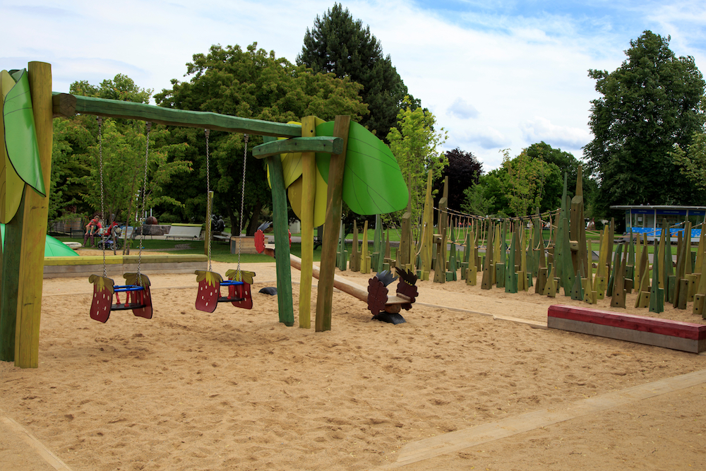 oyun parkı ırkçı saldırı