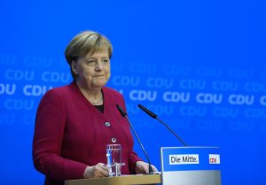 Muhalefet Merkel’in Başbakanlığı da Bırakmasını İstedi