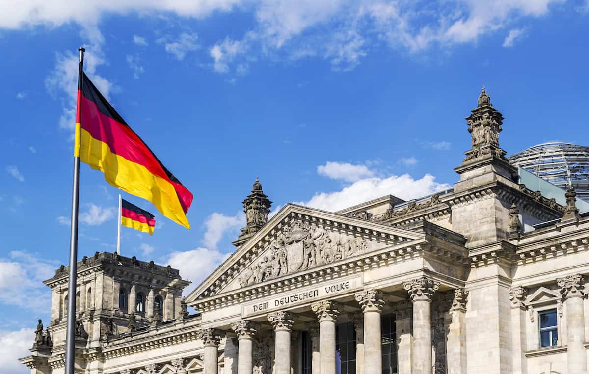 Almanya memurlar uyarı grevi yaptı