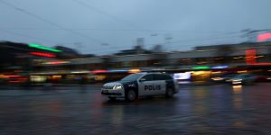 Finlandiya’da Camiye Irkçı Saldırı: Camı Kırıp Sis Bombası Attılar