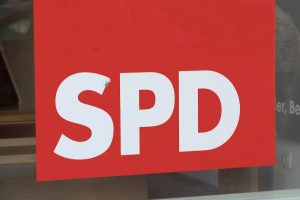 Almanya’da Eş Genel Başkanlığa Geçen SPD Liderlerini Arıyor