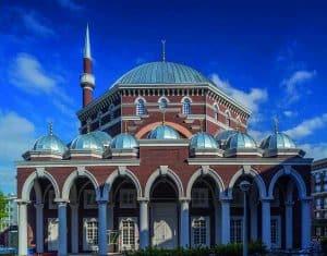 Anlaşmazlıklardan Diyaloğa: Cami İnşa Süreci