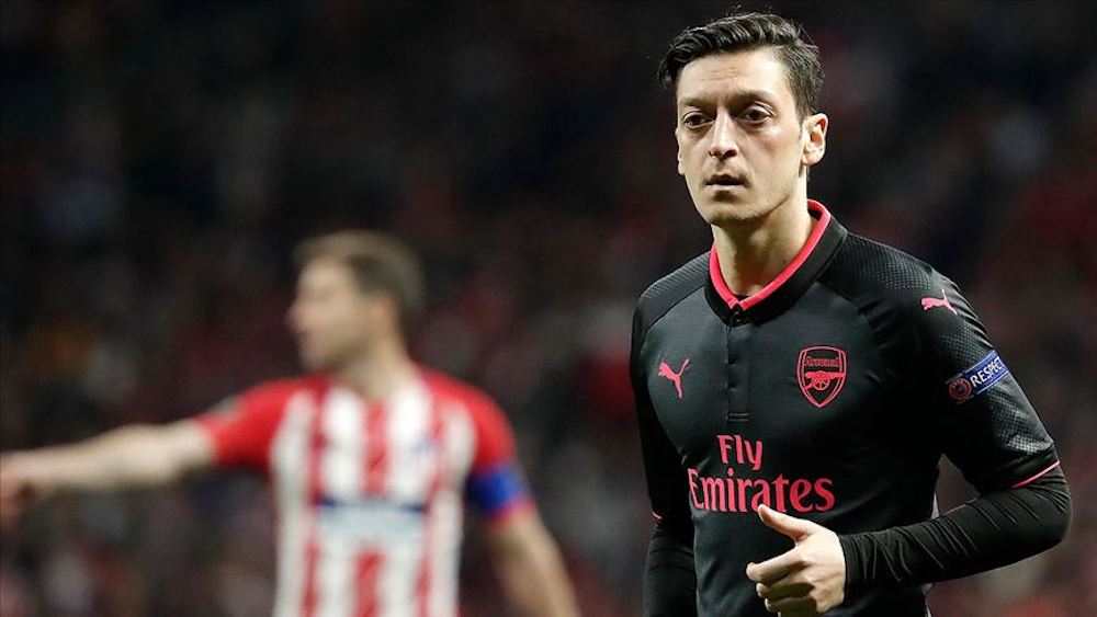 Mesut Özil’e İngiltere’de Bıçaklı Saldırı Girişimi