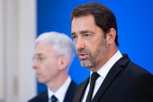 Fransa İçişleri Bakanı Sakal ve Namazı Radikalleşme Belirtisi Saydı