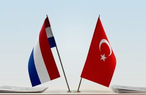 Hollanda’da Türkiye’den Gelenlere Zorunlu Uyum Sınavı
