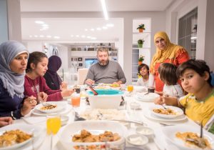 Misafir Alan Ailenin Evini Polis Bastı