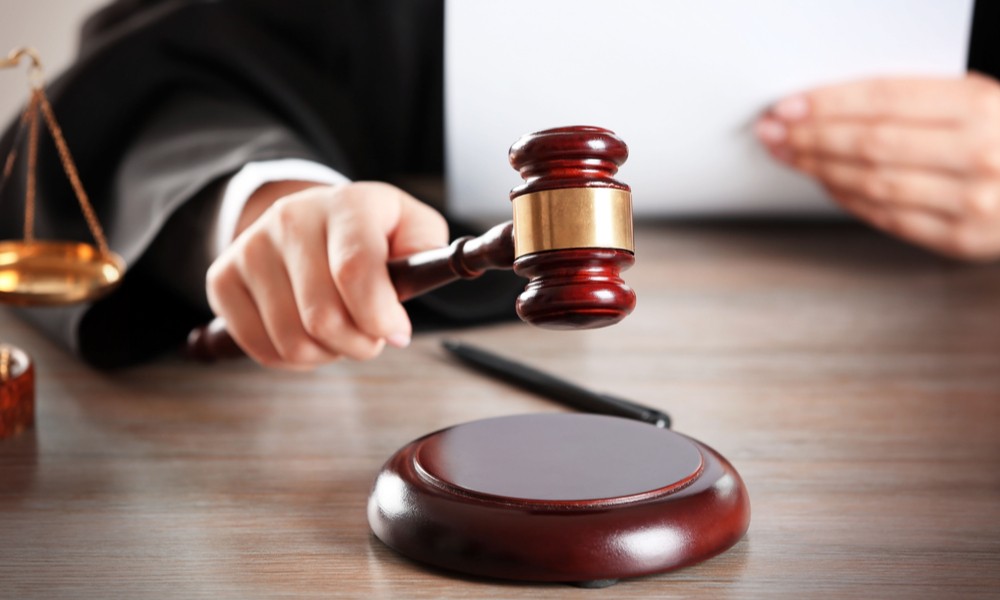 İngilterede İlk Kez Başörtülü Bir Kadın Hakim Oldu