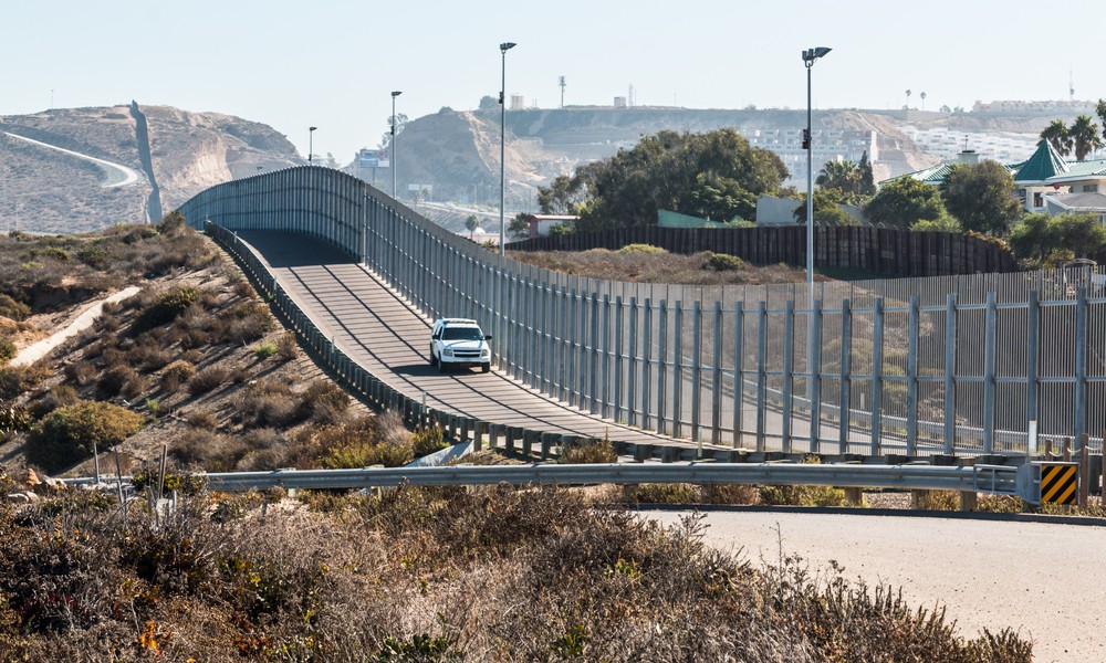 Bir Kamyonda Göçmen Olduğu Düşünülen 42 Kişi Ölü Bulundu