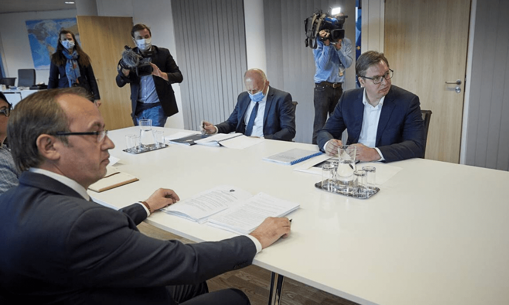 Sırbistan-Kosova Diyaloğu, 20 Ay Sonra AB Ara Buluculuğunda Yeniden Başladı