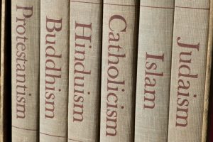 Almanya’da Kimler Hangi Dine Mensup?