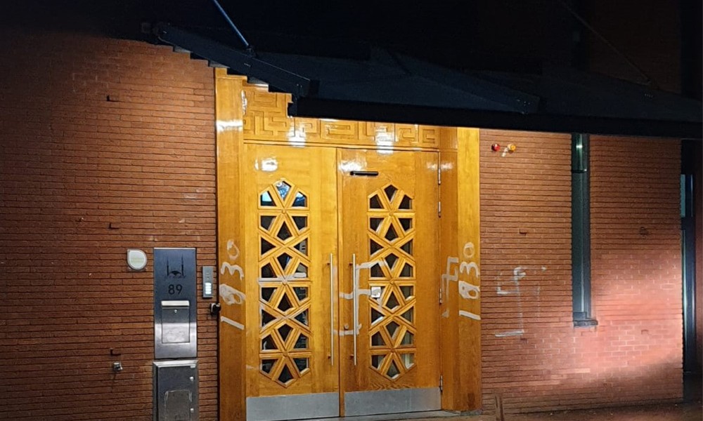 Hollanda’da Camiye İslamofobik Saldırı