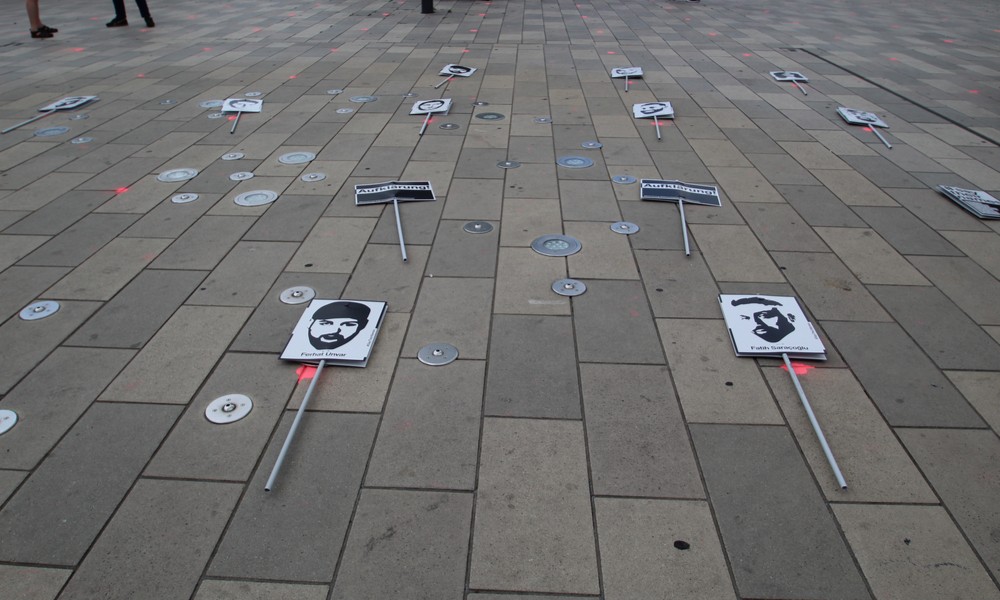 Hanau Saldırısında Kilitli Acil Çıkış Kapısı İki Gencin Ölümüne Sebep Oldu