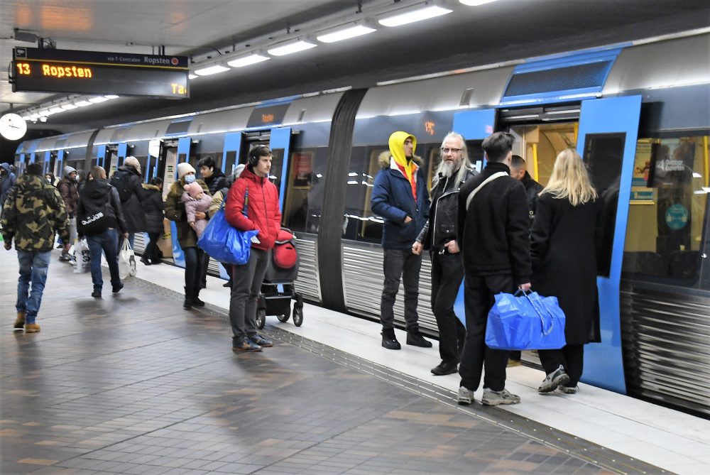 İngiltere ve İsveç'in Kovid-19 Salgınınına Karşı Sürü Bağışıklığı Stratejisi Başarısız Oldu