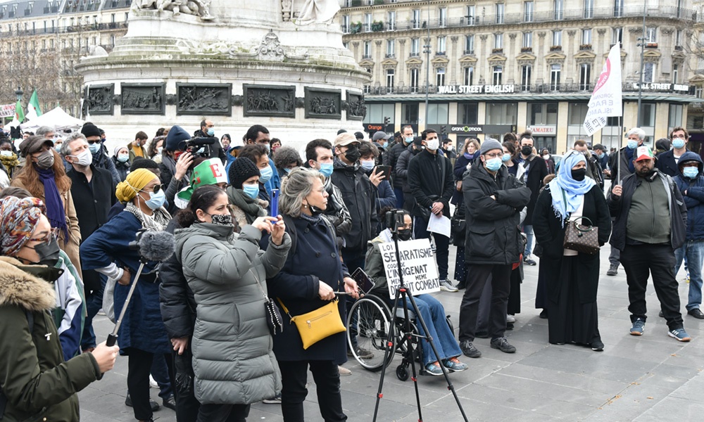 İslamofobi ve Ayrılıkçı Yasa Tasarısı Yeniden Protesto Edildi