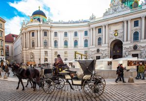 Viyana’da İlk Defa Dış Alanlarda Maske Kullanma Zorunluluğu Getirildi