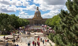 Kanadalı Müslümanlardan Sokakta Tacize Karşı Önerge