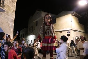 Mülteci Çocukların Simgesi Olan Kuklanın Durağı İzmir Oldu