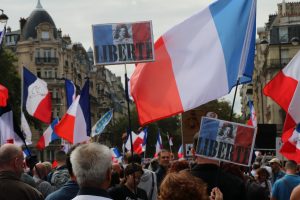 Fransızlar 7 Haftadır Kovid-19 Mücadele Politikasına Karşı Gösteriler Düzenliyor