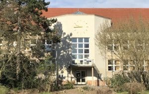 Berlin’de Bir Okuldan Başörtülü Çalışanına: “Ya Başörtün, Ya İşin”