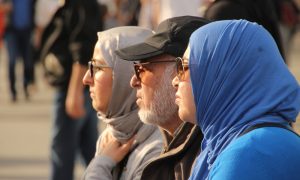 “Başörtüsü Fransa’daki Erkek Egemen Bakışa Bir Meydan Okuma”