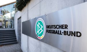 Almanya’da Irkçı Tezahüratlar Sebebiyle Futbol Karşılaşması Tatil Edildi