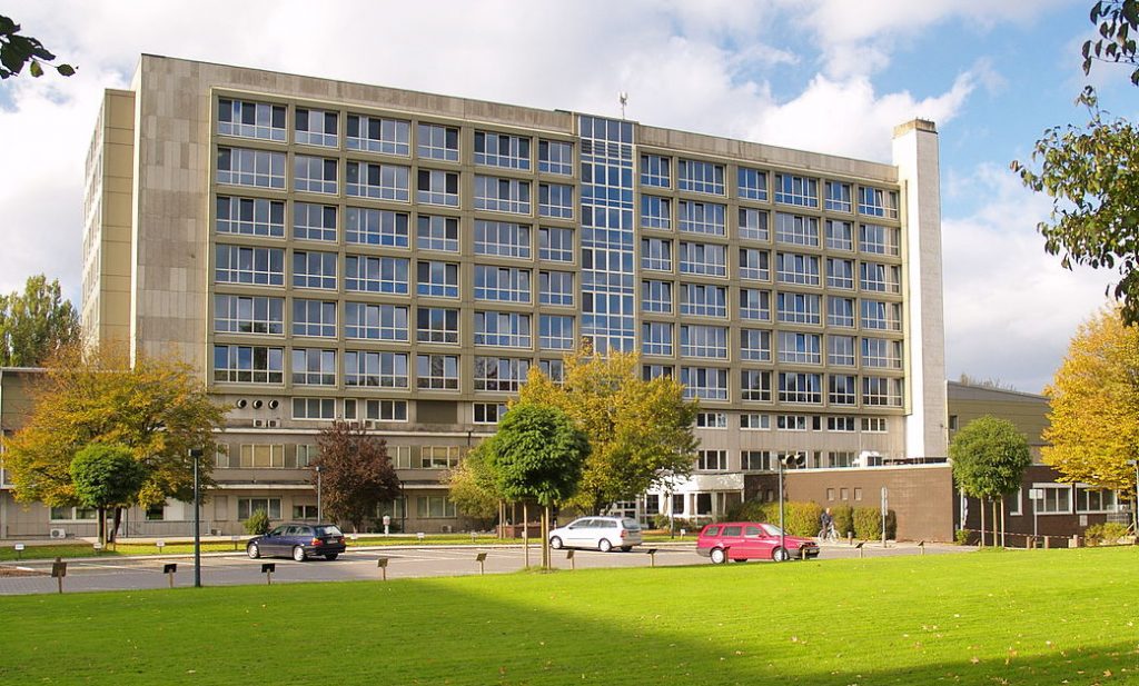 Başörtüsünü Çıkarmayı Reddeden Genç Kadının Stajına Son Verildi