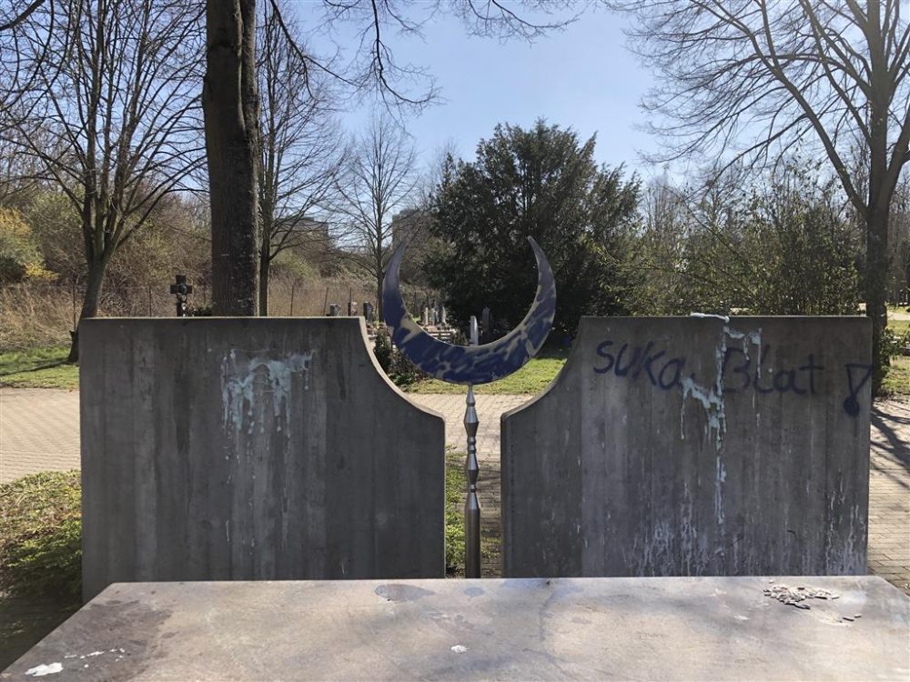 Almanya’da Müslüman Mezarlığa Ait Olan Gasilhane Tahrip Edildi