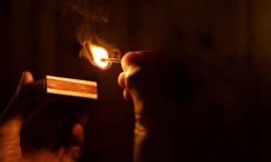 Kundaklandığı Düşünülen Mülteci Yurdunda Gamalı Haç Bulundu