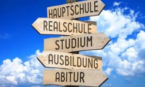 Erken Yaşta Vatandaşlığa Kabul Okul Başarısını Artıyor Mu?