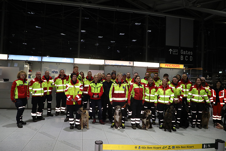 Almanya'dan Türkiye'ye hareket eden arama kurtarma ekibi | Fotoğraf: AA
