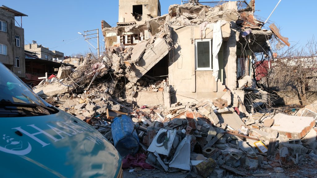 “Deprem Bölgesinde İnsanların Acılarını Paylaşacabileceği Bir Kucak Olduk”