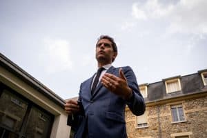 Abaya Yasağının Mucidi Gabriel Attal Başbakan Oldu: Macron Neyi Hedefliyor?