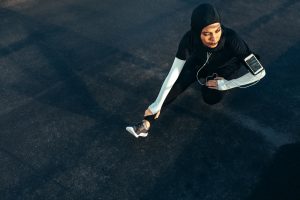 (Müslüman) Kadın Sporcuların Saha Dışı Mücadelesi: Kıyafet Yönetmelikleri