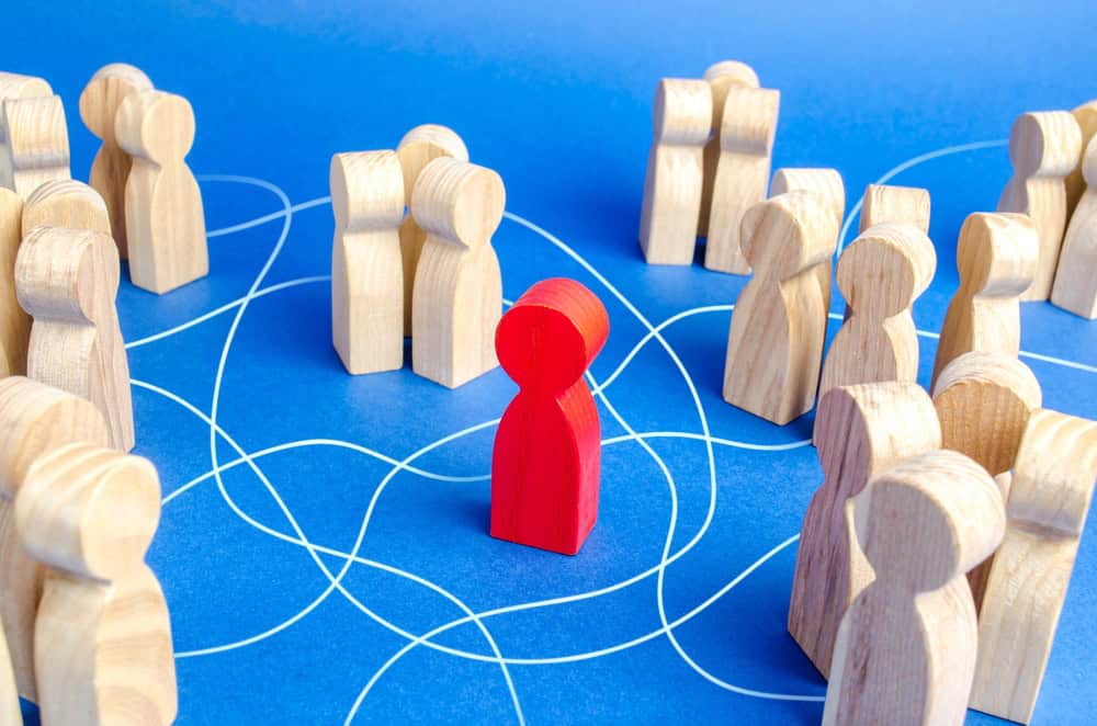 Müslümanların geri kalmış barbarlar olduğunu düşünüyor ama bunu söylediğinizde ırkçılıkla suçlanmaktan mı korkuyorsunuz? O zaman neden İslami dernekleri eleştirmeyi denemiyorsunuz?