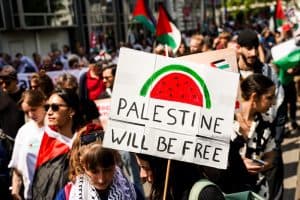 Almanya’da “Nehirden Denize” Sloganını Paylaşanlara Vatandaşlık Yok