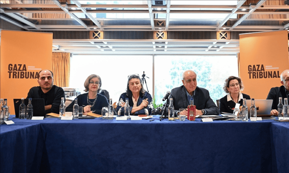 Resmî yasal mekanizmaların yetersiz, erişilemez veya suç ortağı olarak algılandığı durumlarda, hükûmet dışı girişimler adaletsizliklerin ortaya çıkarılması için bir platform görevi görebiliyor. BM'nin eski Gıda Hakkı Özel Raportörü Hilal Elver, Gazze Halk Mahkemesine neden ihtiyaç duyulduğunu ve girişimin hedeflerini anlattı.
