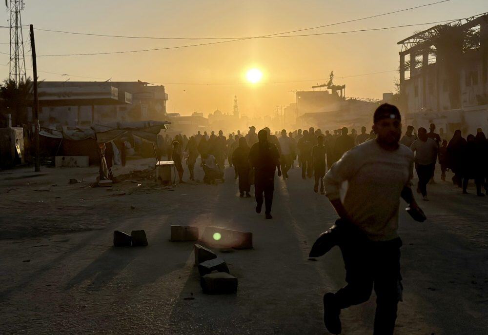 Kurulduğu günden beri Gazzelileri göçe zorlamak ve askerî denetim kurmakla suçlanan ABD-İsrail destekli GHF adlı vakfın yardım merkezlerinde sivillerin hedef alınarak öldürüldüğü, bölgede görev yapan İsrail askerlerinin tanıklıklarıyla -yeniden- ortaya kondu. Açıklamalar, GHF'nin gerçek amacıyla ilgili tartışmaları alevlendirdi.