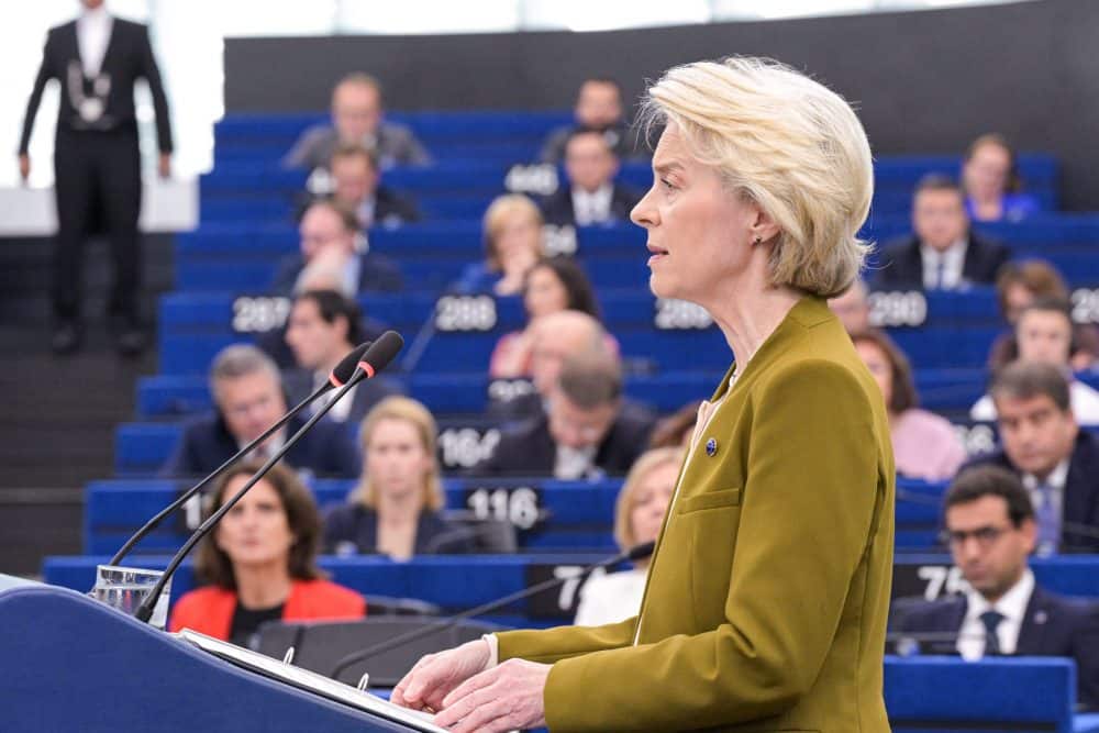 Strazburg’daki yıllık değerlendirme konuşmasında -önceki açıklamalarına kıyasla- İsrail'i daha sert eleştiren von der Leyen, AB'nin verdiği mali desteği keseceklerini duyurdu. Ancak AB’nin en büyük ticaret ortağına karşı bu adımların ne kadar ileri gideceği belirsiz.